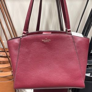 Kate Spade Brim Laptop Tote
COLOR:
Deep Berry